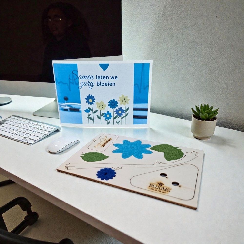 Happy Blooms - One & only 'Your logo' - geel